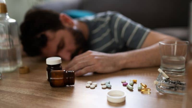 Dependência química: o que é, causas e tratamento - Audeamus