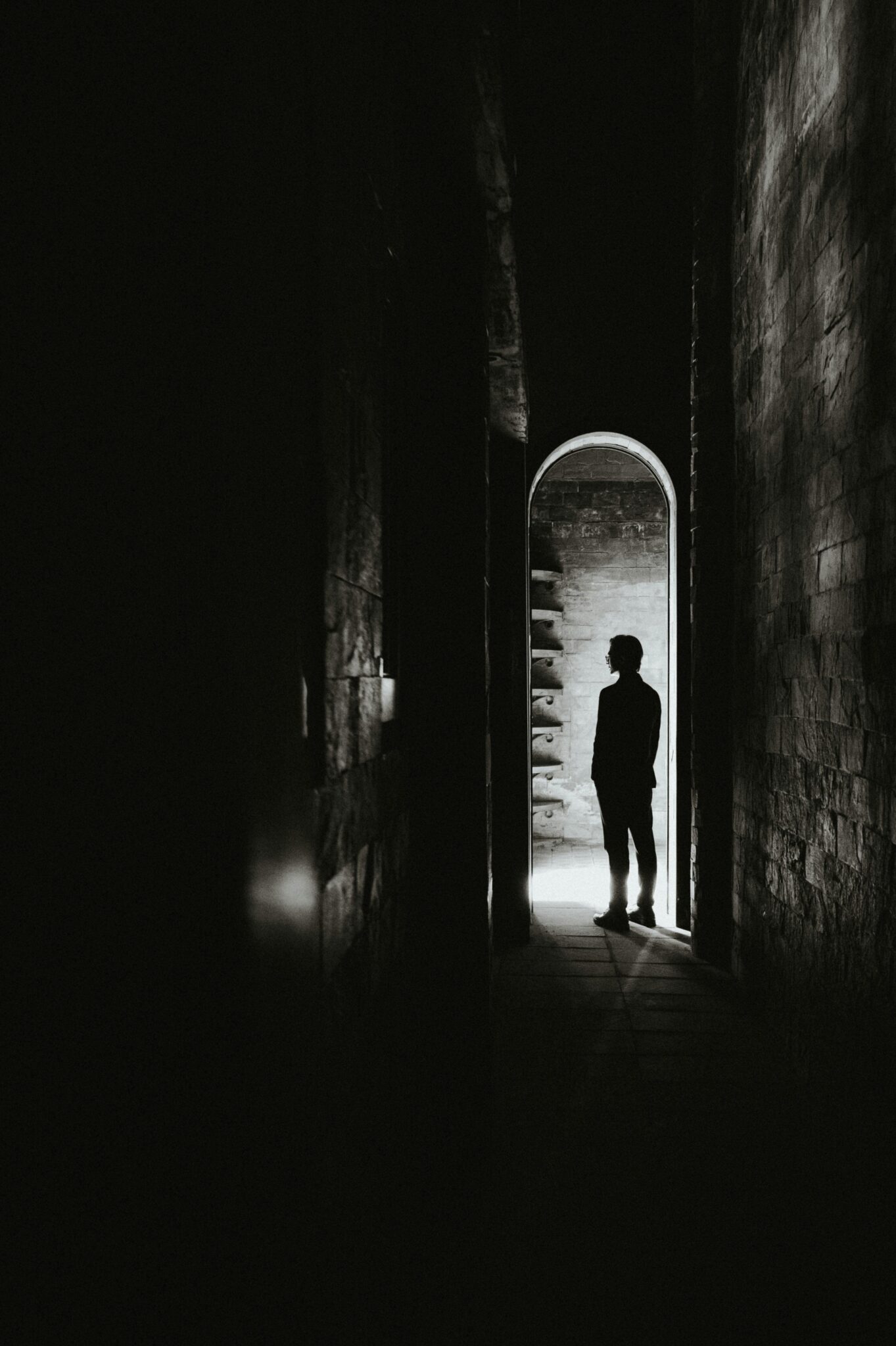 Dependência emocional: como identificar e buscar equilíbrio nos relacionamentos. Saúde mental.